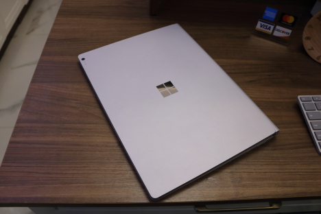 Surface Book ( i7/8GB/256GB ) 2